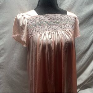 Vintage Vanity Fair short babydoll nightgown pale pink lace embroidered rosettes